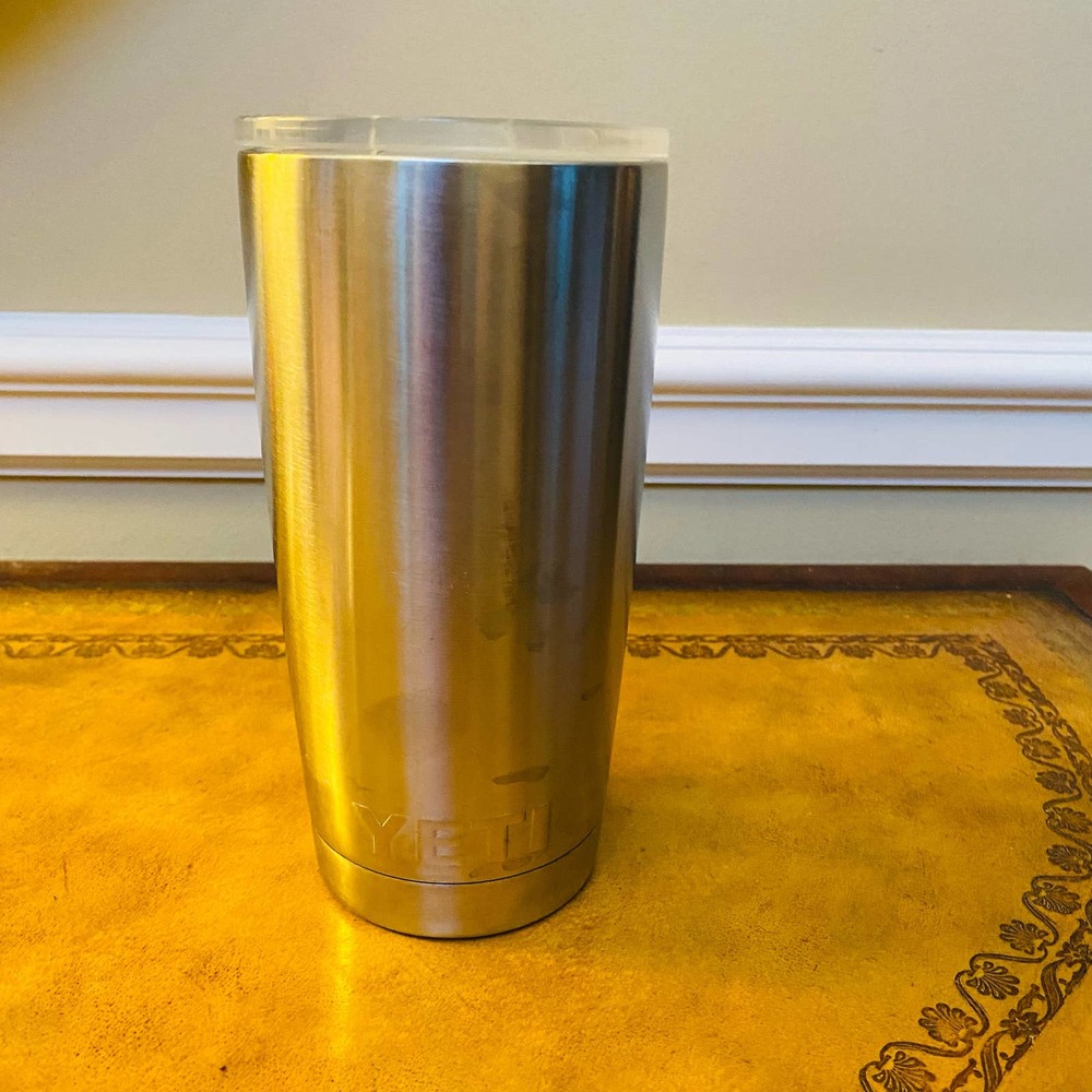 YETI Original Rambler Tumbler Silver Stainless Steel 20 oz Cup with Lid